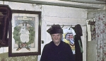 Ludwig Herter (*1888) im Wohnzimmer an seinem 90. Geburtstag